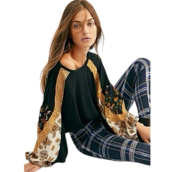 FREE PEOPLE Floral Casual Black Combo Cropped Waffle Knit Boho Oversized Top XS - Picture 2 of 11